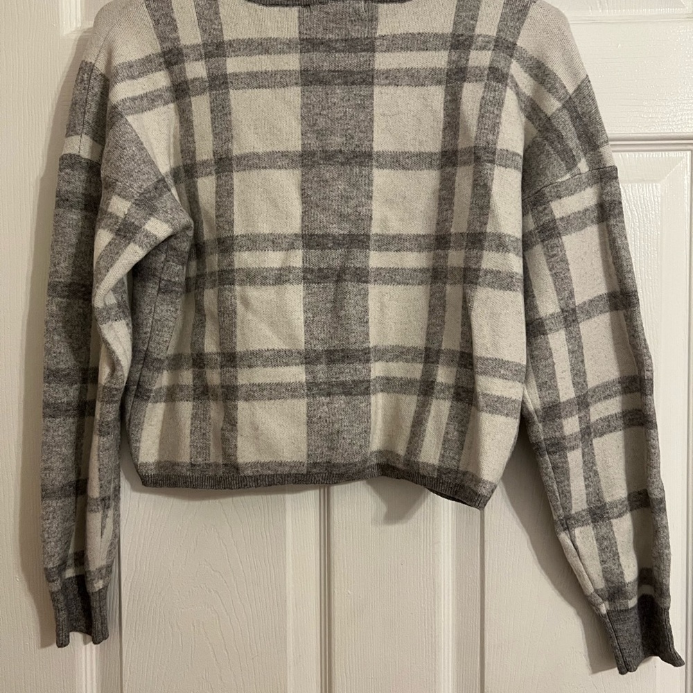 Timing-Small Sweater - Picture 2 of 2